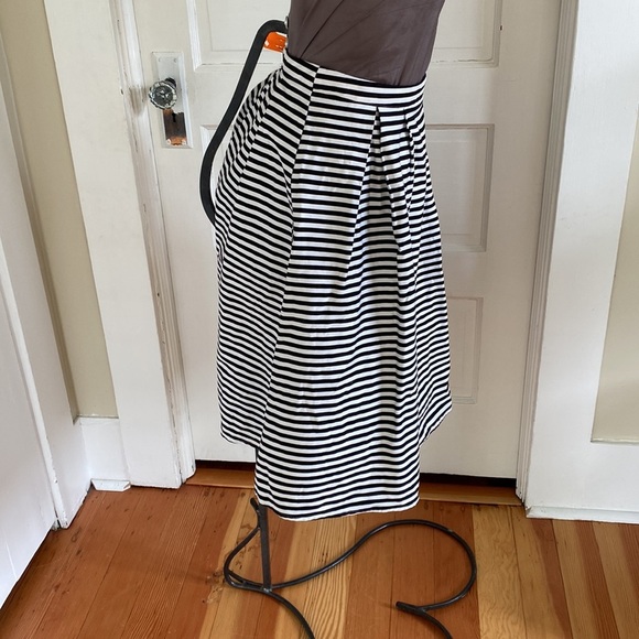 Lulus Black White Striped A‎ Line Pleated Skirt Large - Picture 2 of 5